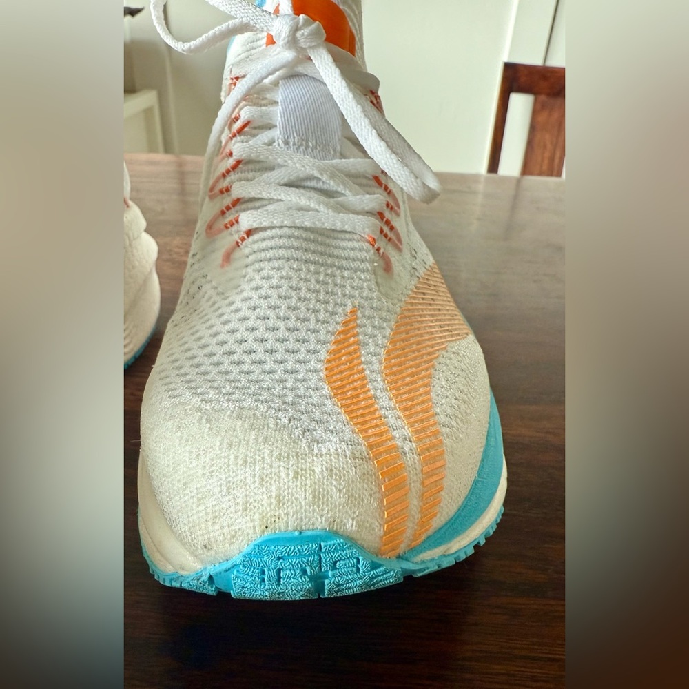 Li-Ning Essential Sneakers in White, Blue, and Orange - Picture 3 of 10